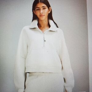 Funnel Neck half zip Scuba LULULEMON size M/L